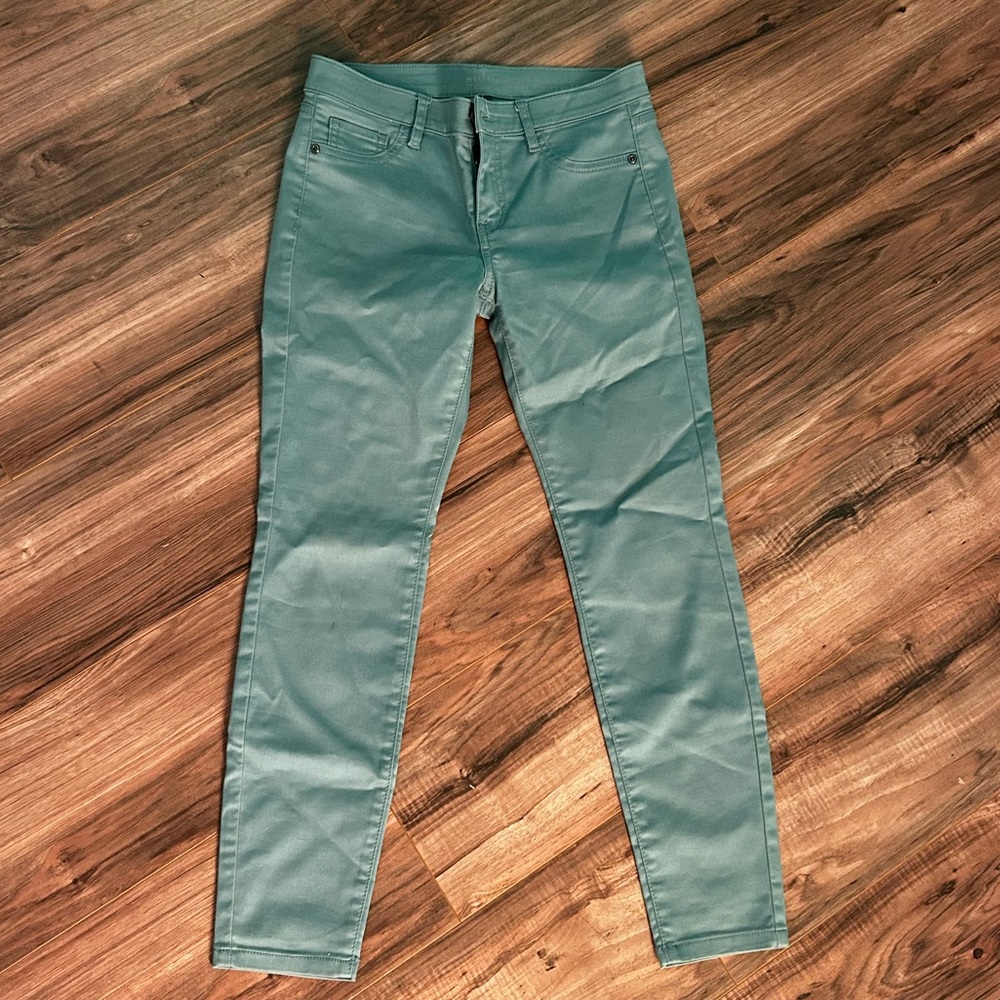 green jeans 👖💚